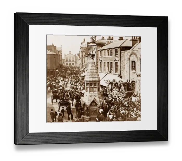 Framed Print : Sangers Circus parade, George Street, Luton Framed Print : Sangers Circus parade, George Street, Luton