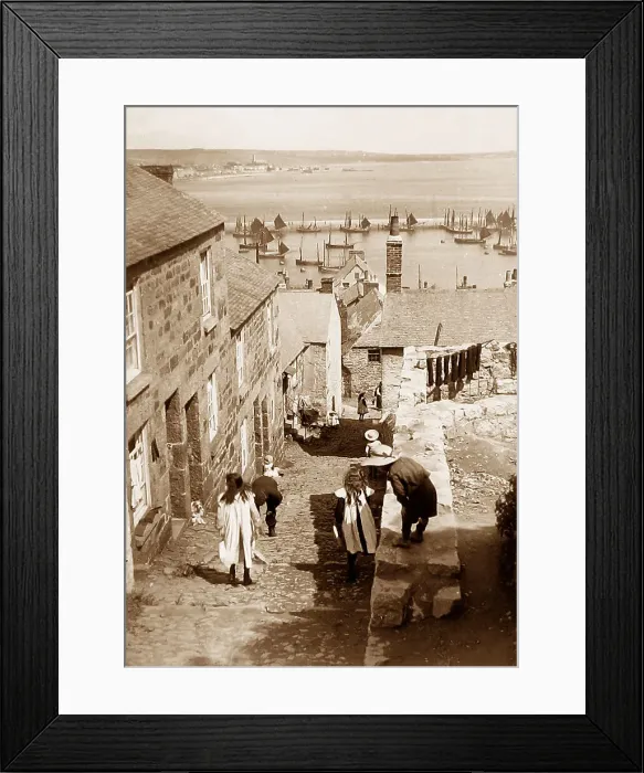 Framed Print : Newlyn Harbour Framed Print : Newlyn Harbour