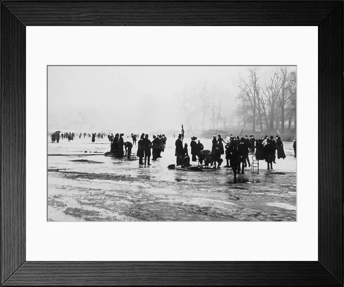 Framed Print : London Hyde Park Skating on the Serpentine Victorian period Framed Print : London Hyde Park Skating on the Serpentine Victorian period