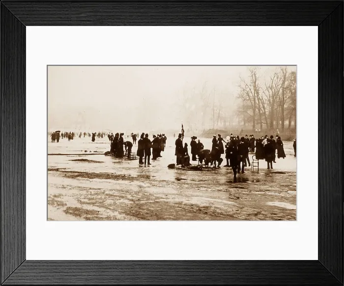 Framed Print : Skating on the Serpentine, Hyde Park, London Framed Print : Skating on the Serpentine, Hyde Park, London
