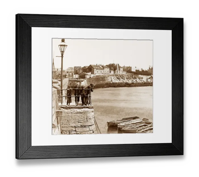 Framed Print : Tynemouth Harbour Framed Print : Tynemouth Harbour