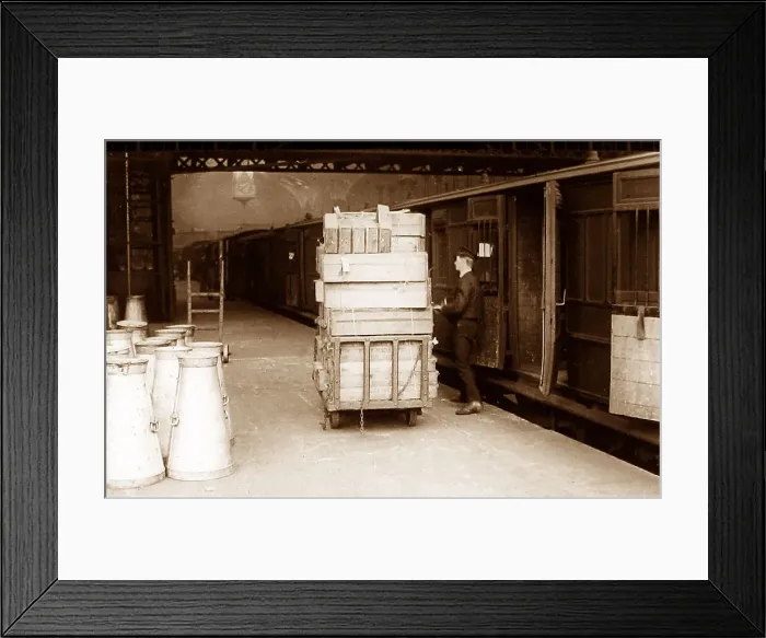 Framed Print : Liverpool Street Railway Station, London Framed Print : Liverpool Street Railway Station, London