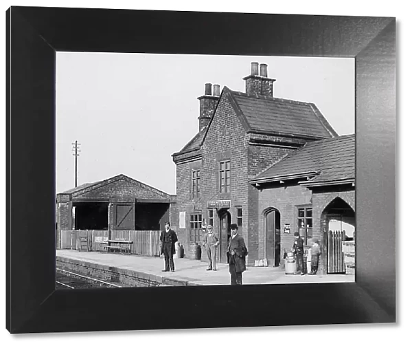 Holmes Chapel Railway Station early 1900s