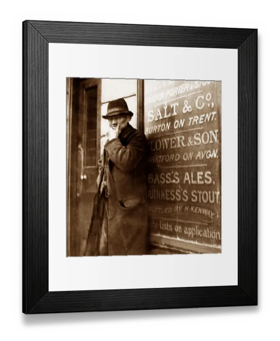 Framed Print : A Glasgow worthie Framed Print : A Glasgow worthie