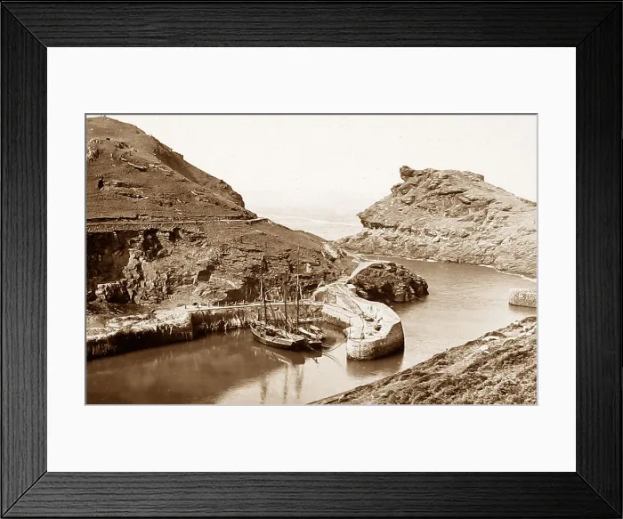Framed Print : Boscastle Harbour Framed Print : Boscastle Harbour
