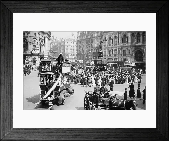 Framed Print : London Piccadilly Circus early 1900s Framed Print : London Piccadilly Circus early 1900s