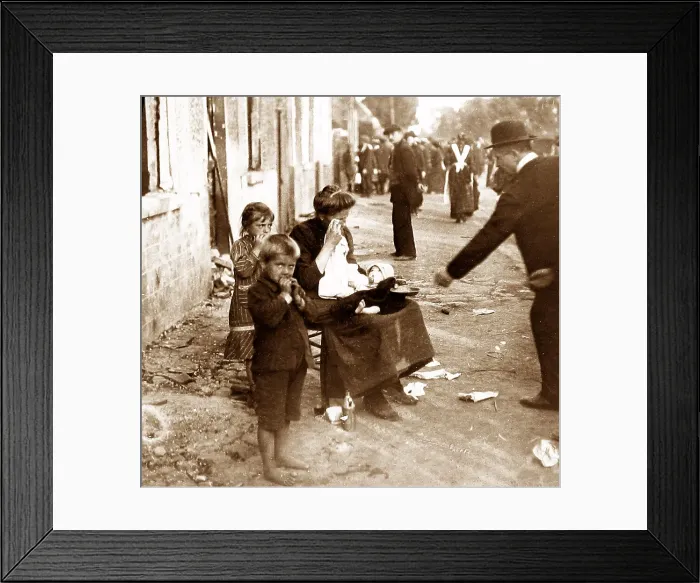 Framed Print : WW1 Belgian woman and children begging in front Framed Print : WW1 Belgian woman and children begging in front