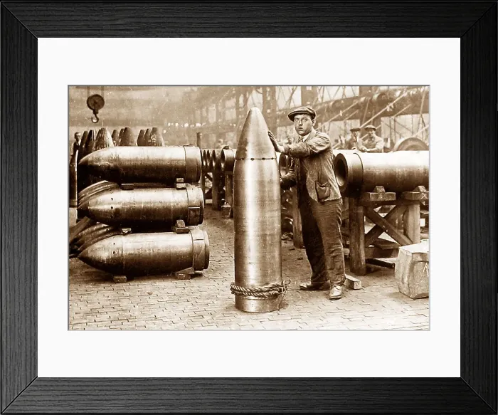 Framed Print : Munitions factory in WW1 Framed Print : Munitions factory in WW1