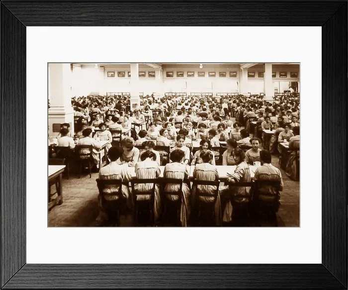 Framed Print : Port Sunlight - Girls dining room - early 1900s Framed Print : Port Sunlight - Girls dining room - early 1900s
