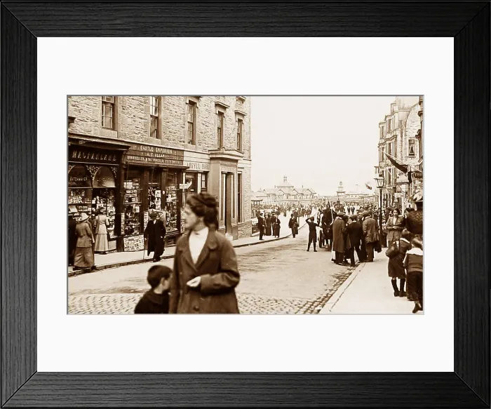 Framed Print : Argyll Street, Dunoon Framed Print : Argyll Street, Dunoon