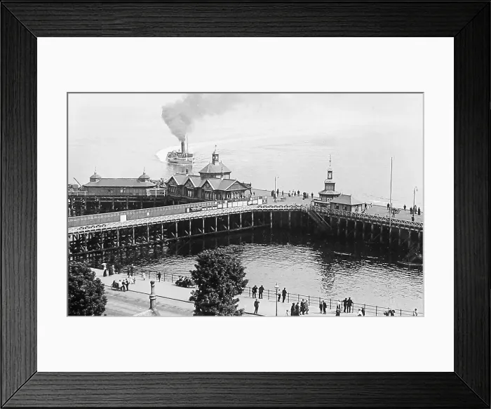 Framed Print : Paddle steamer arriving at Dunoon Pier Framed Print : Paddle steamer arriving at Dunoon Pier