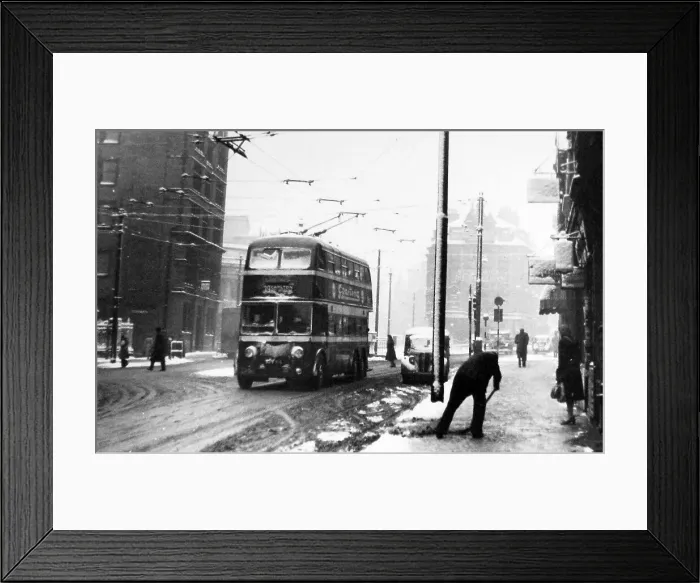 Framed Print : Nottingham Parliament Square Trolleybus in 1949 Framed Print : Nottingham Parliament Square Trolleybus in 1949