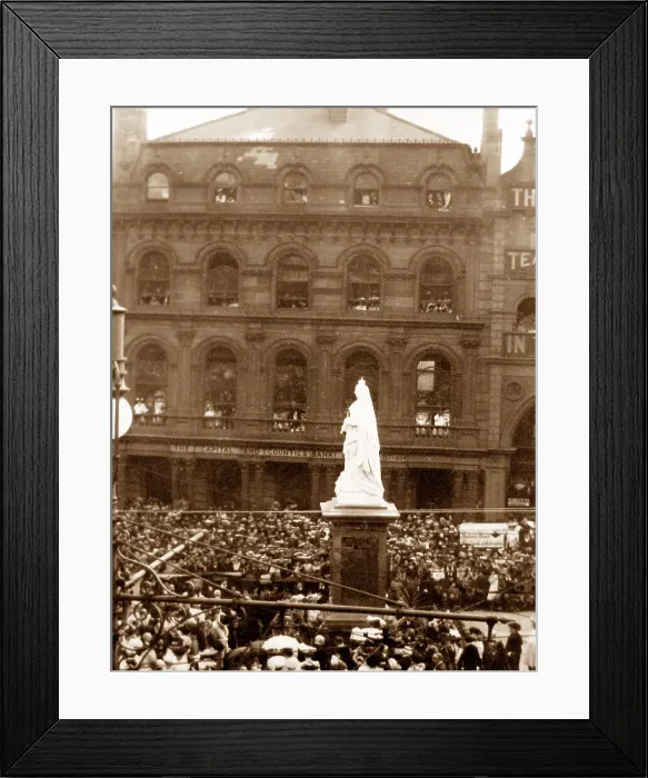 Framed Print : Unveiling Queen Victoria statue in 1904 in Nottingham Framed Print : Unveiling Queen Victoria statue in 1904 in Nottingham