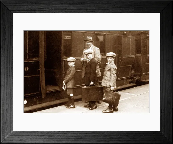 Framed Print : Nottingham Victoria Station in the 1920s Framed Print : Nottingham Victoria Station in the 1920s