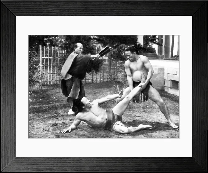 Framed Print : Japan - wrestling early 1900s Framed Print : Japan - wrestling early 1900s