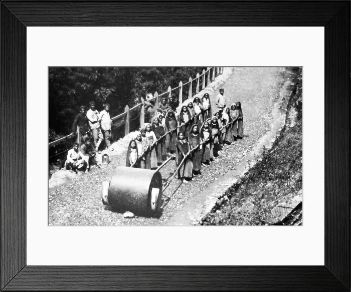 Framed Print : India - Darjeeling - road making early 1900s Framed Print : India - Darjeeling - road making early 1900s