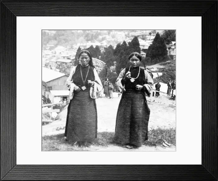 Framed Print : India - Darjeeling - Nepalese porters early 1900s Framed Print : India - Darjeeling - Nepalese porters early 1900s