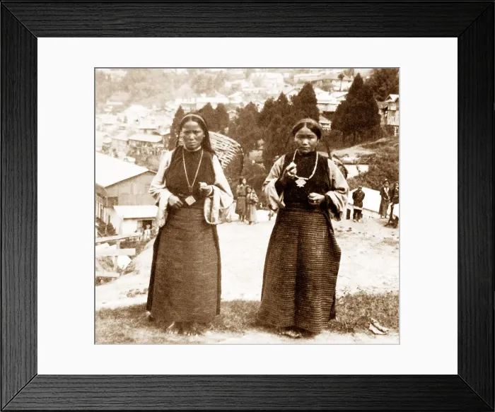 Framed Print : India - Darjeeling - Nepalese porters early 1900s Framed Print : India - Darjeeling - Nepalese porters early 1900s