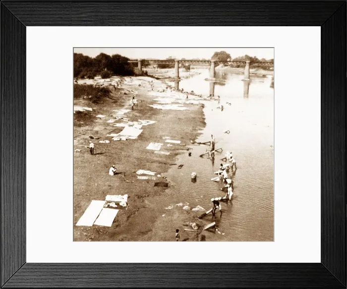 Framed Print : India - Lucknow washer-men early 1900s Framed Print : India - Lucknow washer-men early 1900s