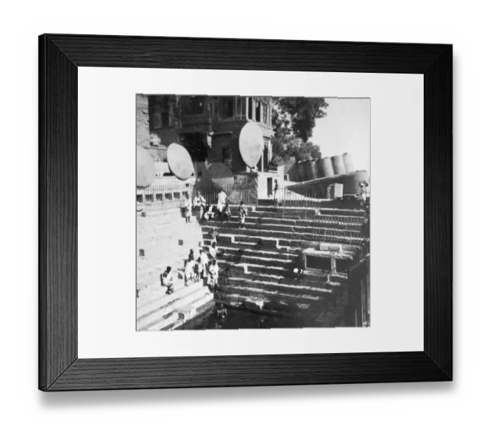 Framed Print : India - Benares - Bathing in a sacred well early 1900s Framed Print : India - Benares - Bathing in a sacred well early 1900s