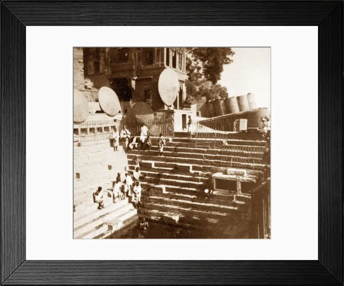 Framed Print : India - Benares - Bathing in a sacred well early 1900s Framed Print : India - Benares - Bathing in a sacred well early 1900s