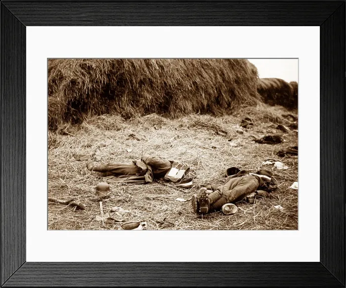 Framed Print : Dead British soldiers on the battlefield near Framed Print : Dead British soldiers on the battlefield near