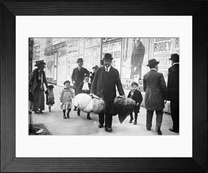 Framed Print : Refugees arriving in London during WW1 Framed Print : Refugees arriving in London during WW1