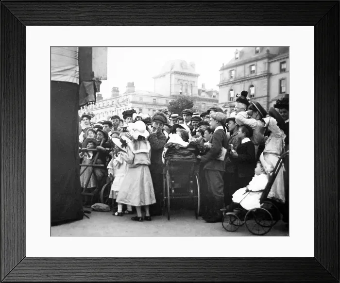 Framed Print : Punch and Judy show, Llandudno Framed Print : Punch and Judy show, Llandudno