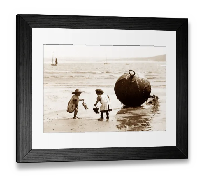 Framed Print : Crabbing on St Ives beach Framed Print : Crabbing on St Ives beach
