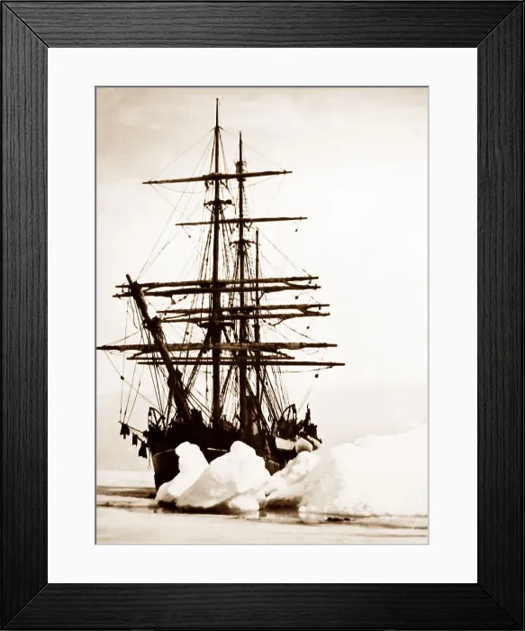 Framed Print : A whaling ship near Greenland - Victorian period Framed Print : A whaling ship near Greenland - Victorian period