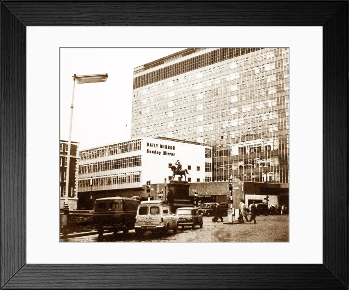 Framed Print : Daily Mirror HQ Holborn Circus London - probably 1960s Framed Print : Daily Mirror HQ Holborn Circus London - probably 1960s