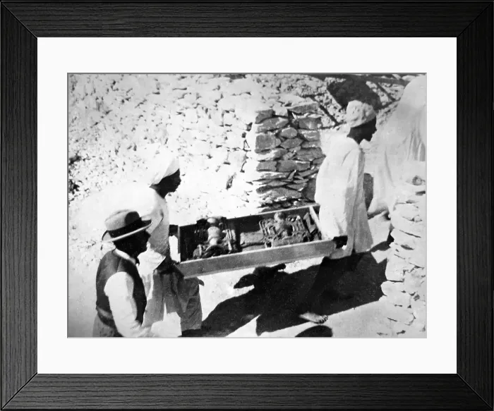 Framed Print : Removing items from tomb of Tutankhamun, Valley Framed Print : Removing items from tomb of Tutankhamun, Valley