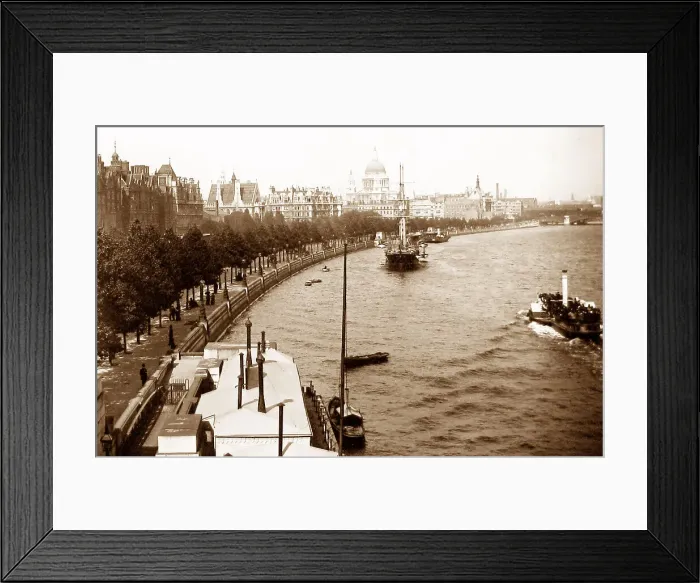 Framed Print : The Embankment, London - Victorian period Framed Print : The Embankment, London - Victorian period