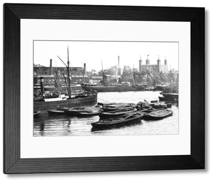 Framed Print : Tower of London - Victorian period Framed Print : Tower of London - Victorian period