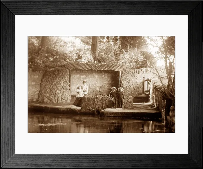 Framed Print : The Wishing Well, Upwey - early 1900s Framed Print : The Wishing Well, Upwey - early 1900s