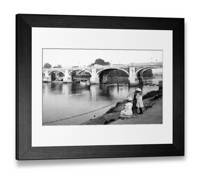 Framed Print : Richmond Bridge, River Thames, London Framed Print : Richmond Bridge, River Thames, London