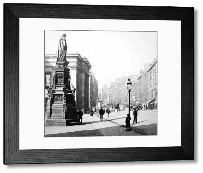 Framed Print : The Heart of Midlothian on the Royal Mile, Edinburgh Framed Print : The Heart of Midlothian on the Royal Mile, Edinburgh