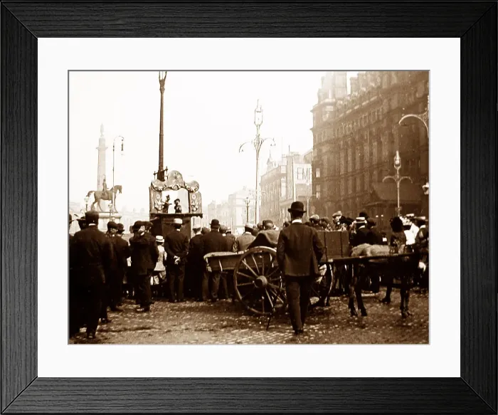 Framed Print : Punch and Judy show, Liverpool Framed Print : Punch and Judy show, Liverpool