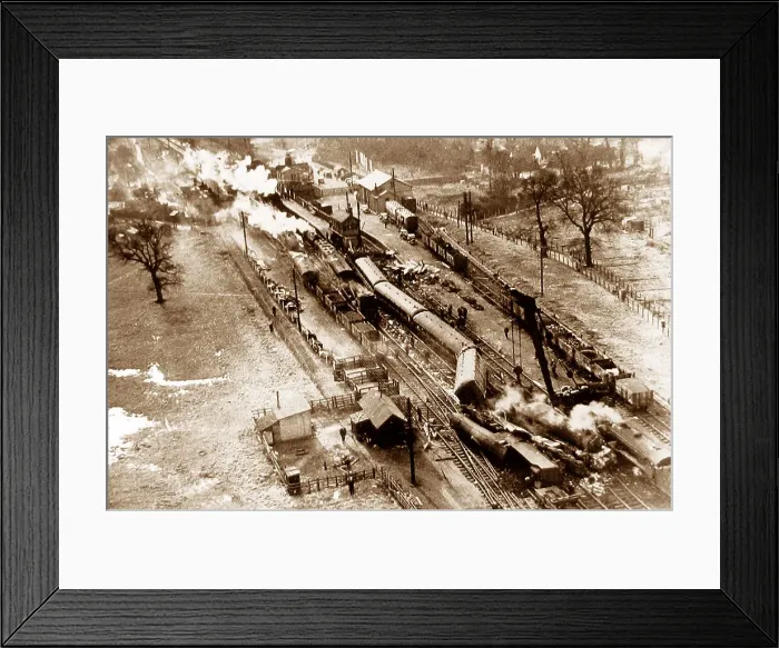 Framed Print : Potters Bar railway accident - 10th February 1946 Framed Print : Potters Bar railway accident - 10th February 1946