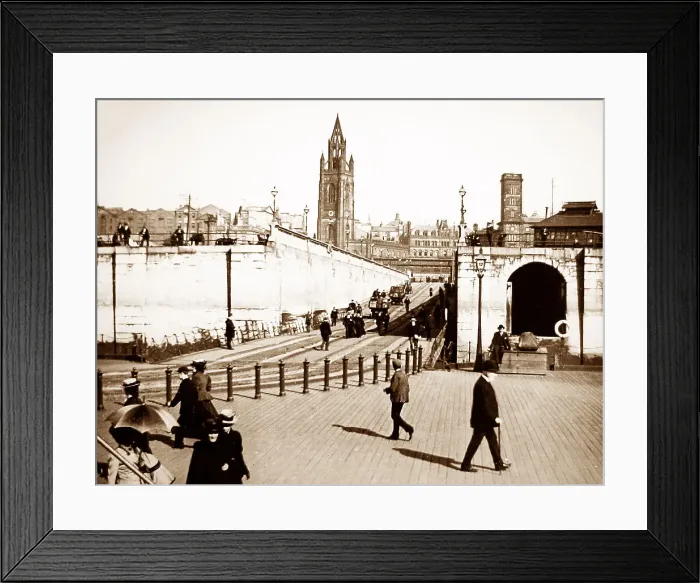 Framed Print : The floating landing stage, Liverpool - early 1900s Framed Print : The floating landing stage, Liverpool - early 1900s