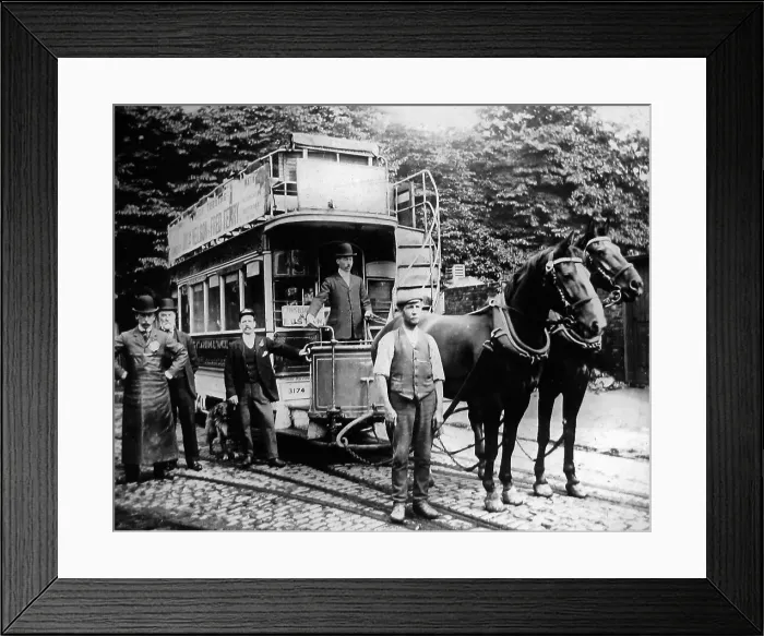 Framed Print : A London horse bus - Victorian period Framed Print : A London horse bus - Victorian period