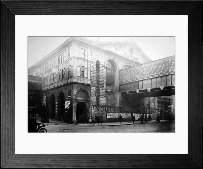 Framed Print : Waterloo Junction Railway Station, London - early 1900s Framed Print : Waterloo Junction Railway Station, London - early 1900s