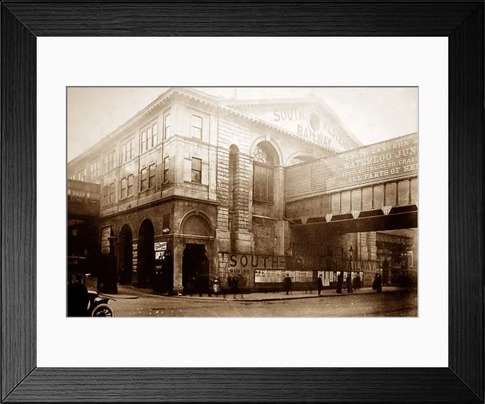 Framed Print : Waterloo Junction Railway Station, London Framed Print : Waterloo Junction Railway Station, London