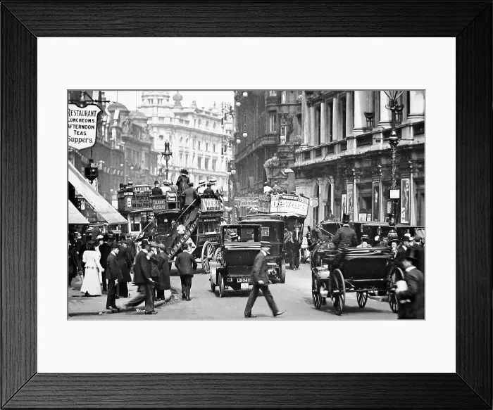 Framed Print : Shaftesbury Avenue, London Framed Print : Shaftesbury Avenue, London