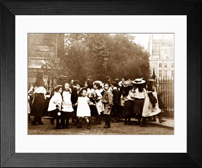 Framed Print : Temple Gardens, London Framed Print : Temple Gardens, London