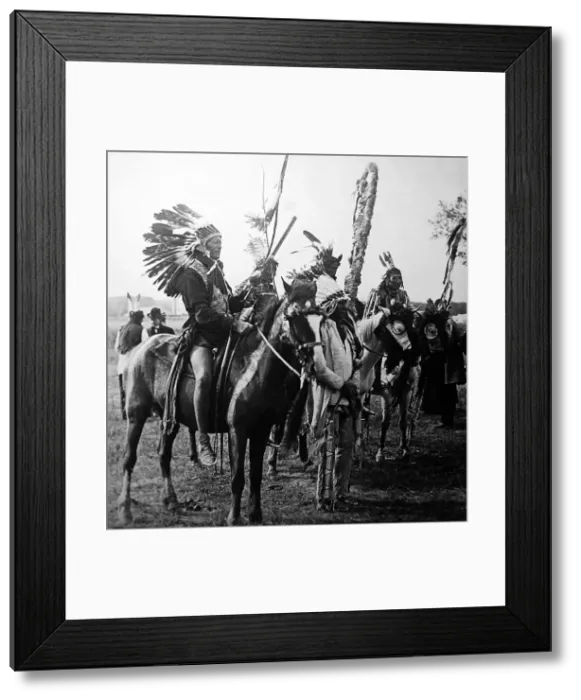 Framed Print : Sioux Indians, Colorado, USA - early 1900s Framed Print : Sioux Indians, Colorado, USA - early 1900s
