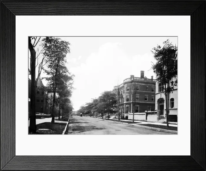 Framed Print : Bellevue Place, Chicago, USA Framed Print : Bellevue Place, Chicago, USA