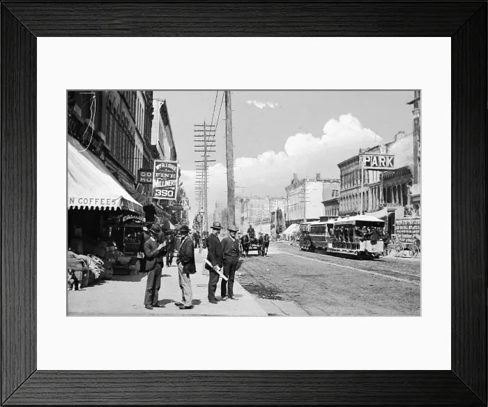 Framed Print : Chicago streetcar, USA Framed Print : Chicago streetcar, USA