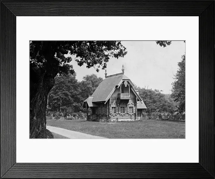 Framed Print : The Russian Cabin in Sherwood Forest, Nottinghamshire Framed Print : The Russian Cabin in Sherwood Forest, Nottinghamshire