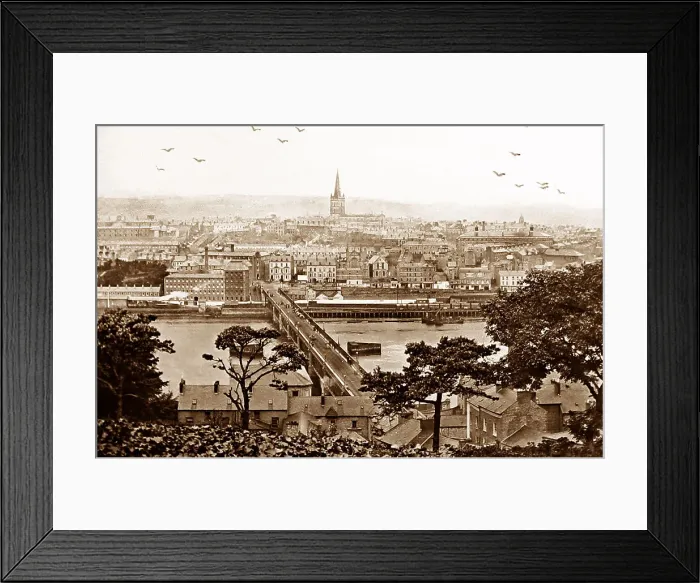 Framed Print : Londonderry, Derry, Ireland Framed Print : Londonderry, Derry, Ireland